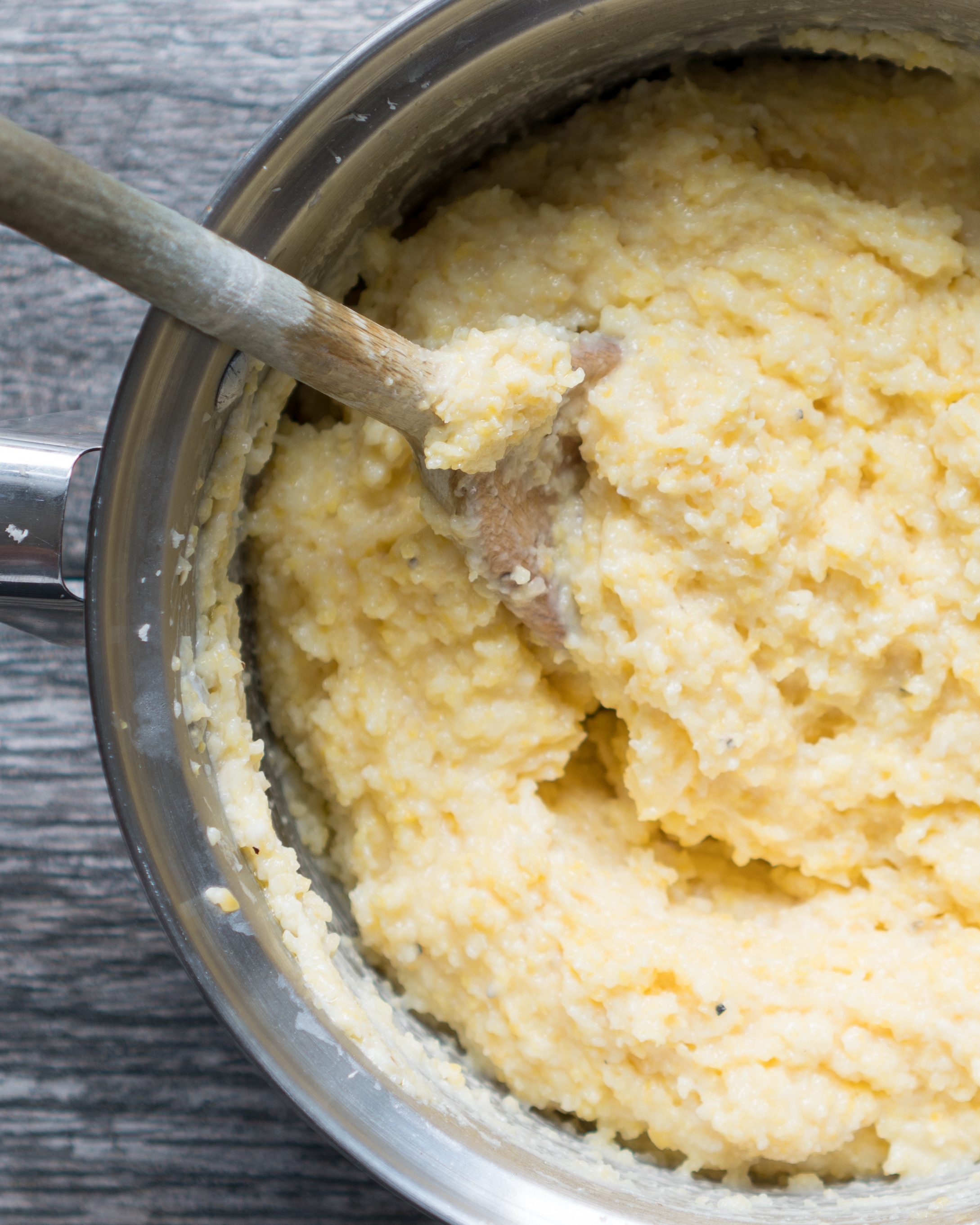 Creamy Parmesan Polenta – Simple stovetop recipe for Creamy Parmesan Polenta! Cooked in broth, almond milk, & fresh garlic with parmesan and creamy cottage cheese melted right in. A gluten-free dinner ready in under 30 min! ♥ | freeyourfork.com