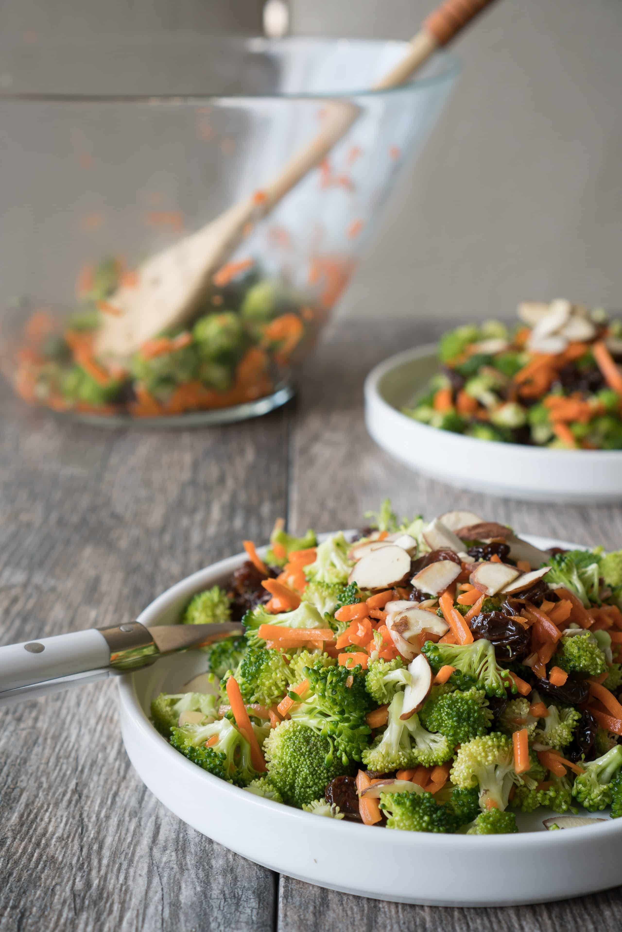 Broccoli Carrot Crunch Salad – Healthy 15-min recipe for Broccoli Carrot Crunch Salad! Trimmed broccoli florets, shredded carrots, sweet raisins, and sliced almonds. Dressed in extra virgin olive oil, golden balsamic vinegar, maple syrup, and a bit of salt! ♥ | freeyourfork.com