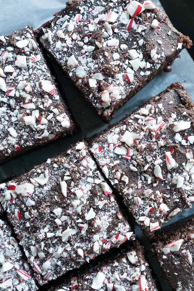 Peppermint Mocha Brownies – Easy semi-homemade recipe for Peppermint Mocha Brownies! Using store-bought brownie mix spruced up with instant coffee, peppermint extract, & chocolate chips. Our favorite holiday latte in festive dessert form! ♥ | freeyourfork.com