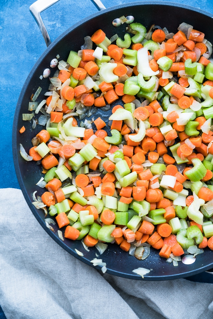 3-Bean Slow Cooker Turkey Chili - Healthy recipe for 3-Bean Slow Cooker Turkey Chili! Using fresh vegetables, canned beans, lean ground turkey, and savory spices. Gluten free & high-protein! freeyourfork.com