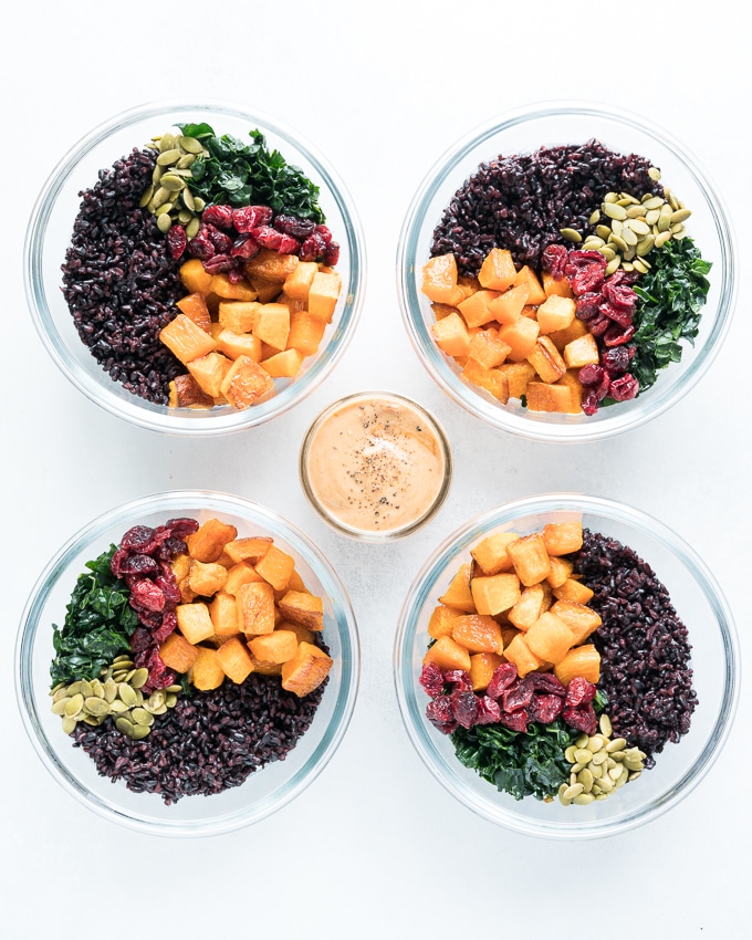 Black Rice and Butternut Squash Bowls - Meal prep friendly recipe for Black Rice and Butternut Squash Bowls! With dried cranberries, pumpkin seeds, kale & creamy cashew dressing. Healthy / Vegan / GF ♥ | freeyourfork.com